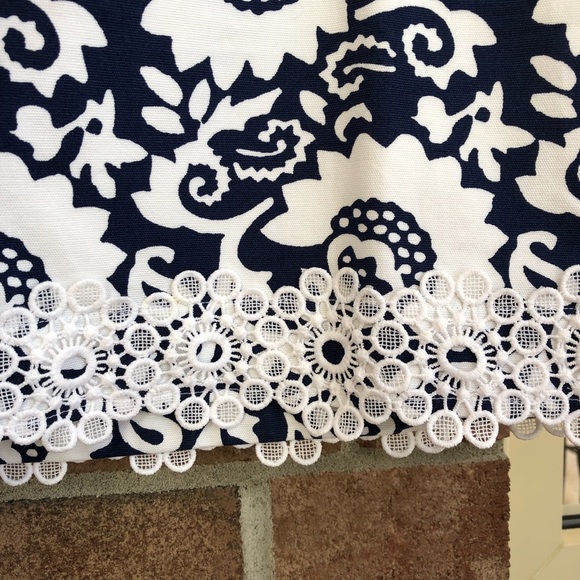 🌟SOLD NWT Talbots blue and white flower patterned skirt with eyelet details - Picture 3 of 3